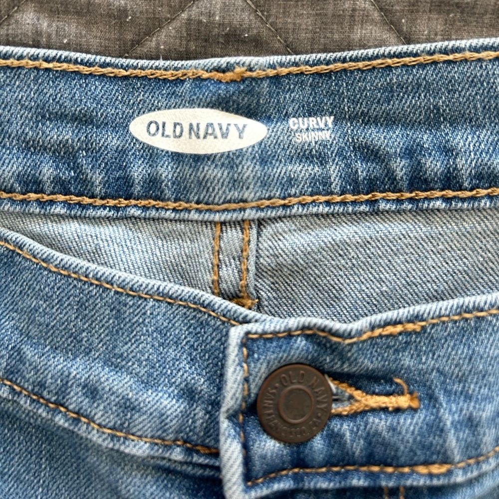 Old Navy Curvy Skinny Jeans. Size 12
